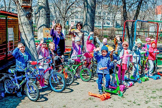 ТОО Фирма НКГ приобрела для детского дома велосипеды и самокаты ТОО Фирма НКГ приобрела для детского дома велосипеды и самокаты