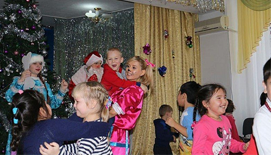 Oreol Primary Party Organization Set up a New Year Party for the Students of the Educational 